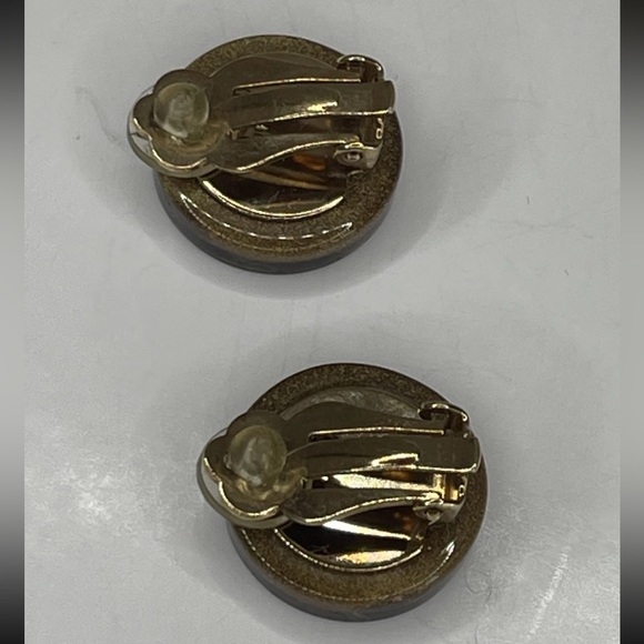 ☘️CHANEL Four Leaf Clover Clip On Earrings Gold Black Round Coco Mark Vintage - Picture 5 of 9